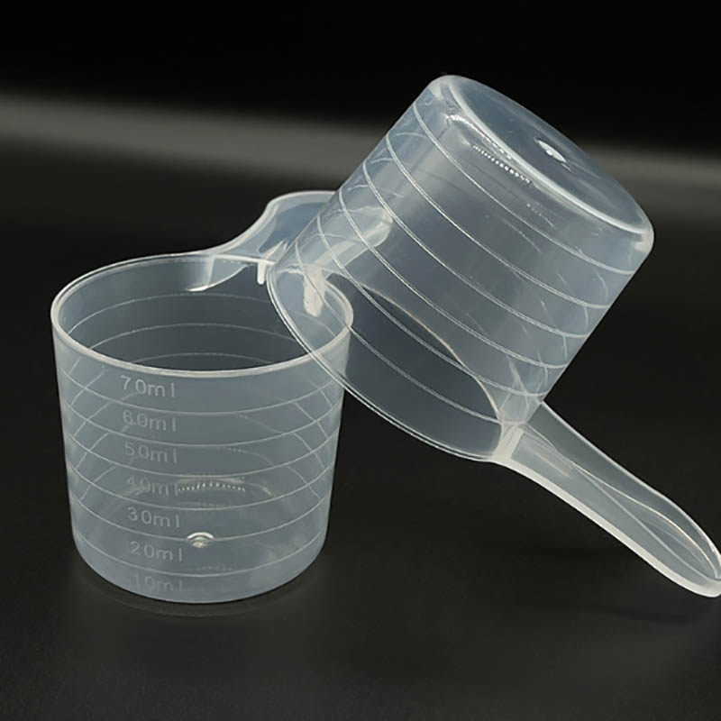 Plastic meet lepels gieten