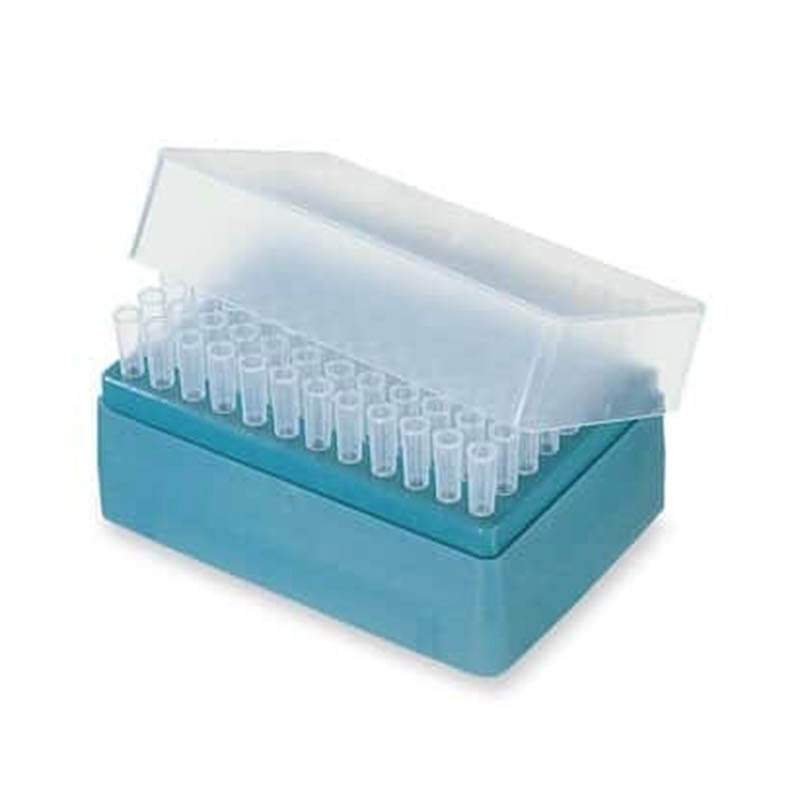 Plastic pipet tips gieten